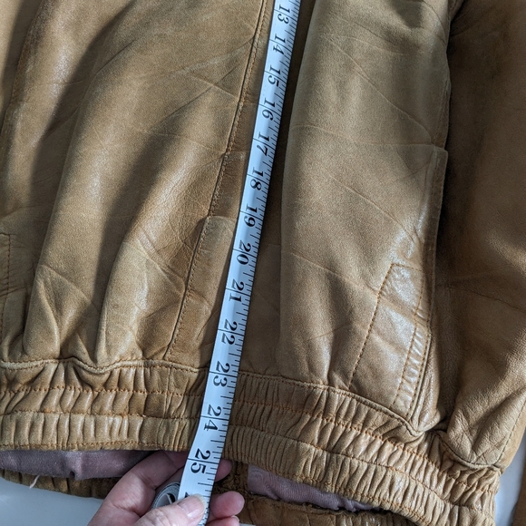 Vintage Men's Leather Bomber Style Jacket, by Cordovan Montreal - Picture 16 of 16